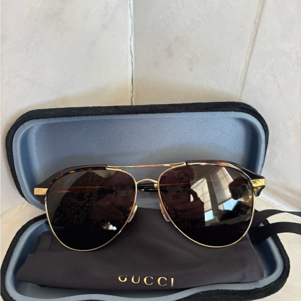 Gucci Black and Brown Aviator Sunglasses Accessories
